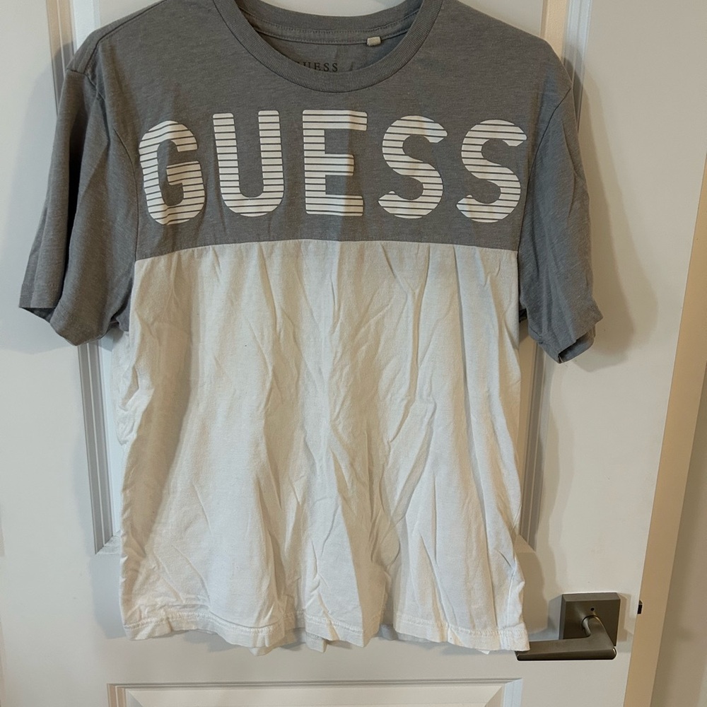 GUESS Gray and White Short Sleeve Tees